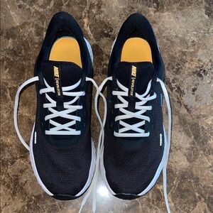 Nike Men's Black and Yellow Athletic Shoes Size 11 EUC